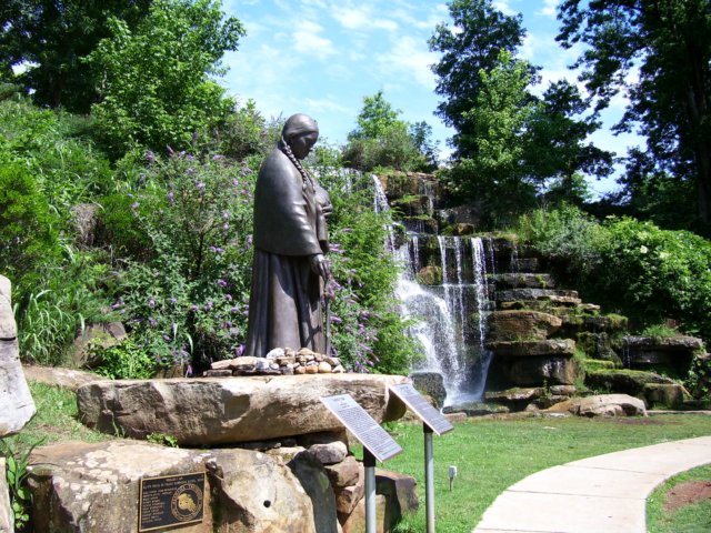 trailoftearsmonument.jpg